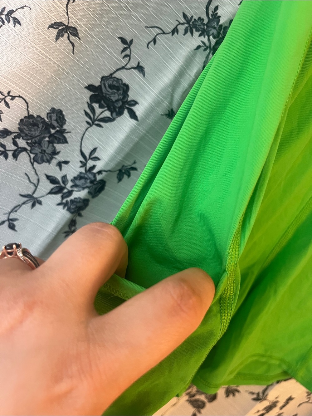Lilly Pulitzer NWT Luxletic Biker Shorts in Putting Green - Picture 3 of 7